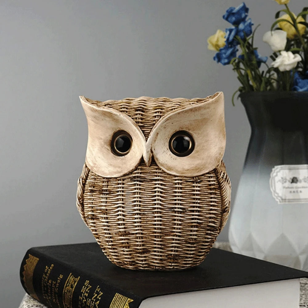 NORTHEUINS Resin Wise Night Owl Figurine